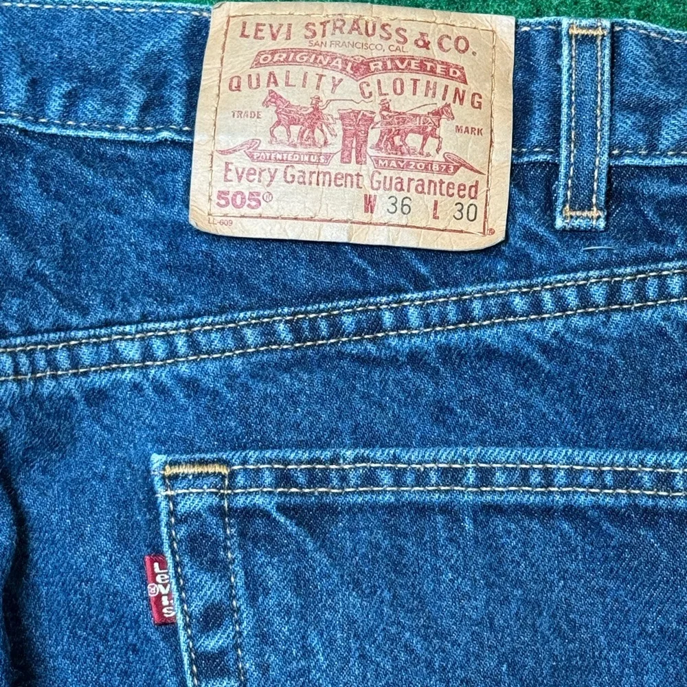 Vintage Levi’s 505 USA MADE Regular Fit Straight Leg Mens 36x30 Jeans